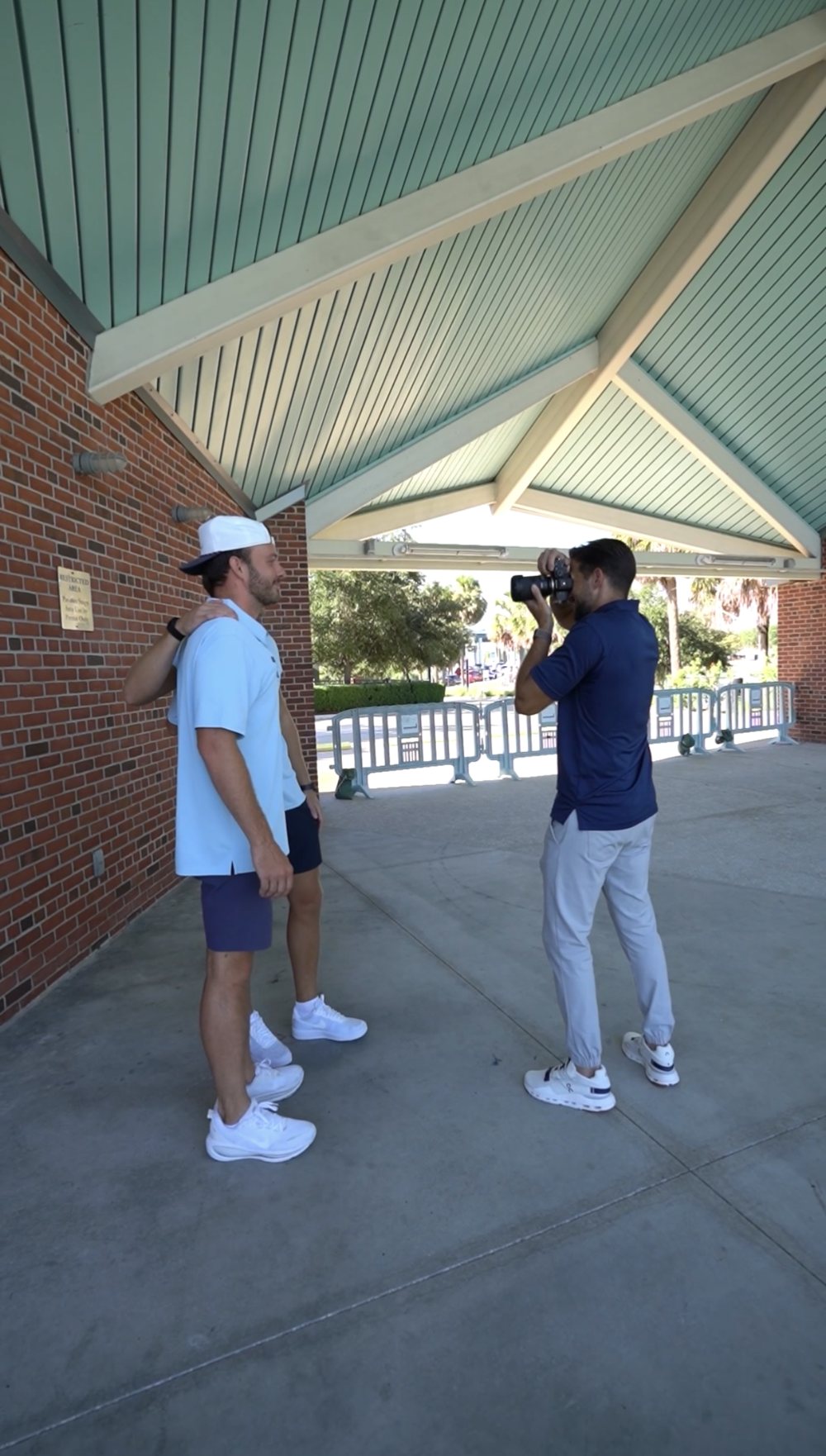 Leo Mesquita photographing a client on location in Tampa, FL